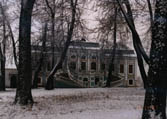 Хмелитский дворец со стороны парка
